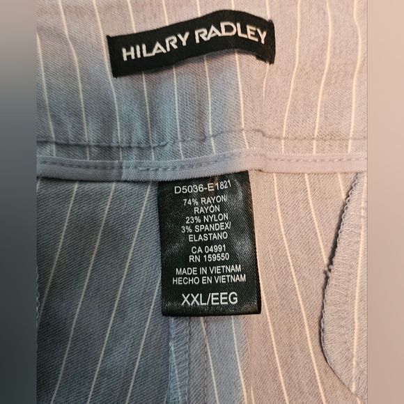 Hilary Radley Women's Mid Rise Bermuda Blue White Shorts 9" Inseam Size XXL NWT - Picture 9 of 12